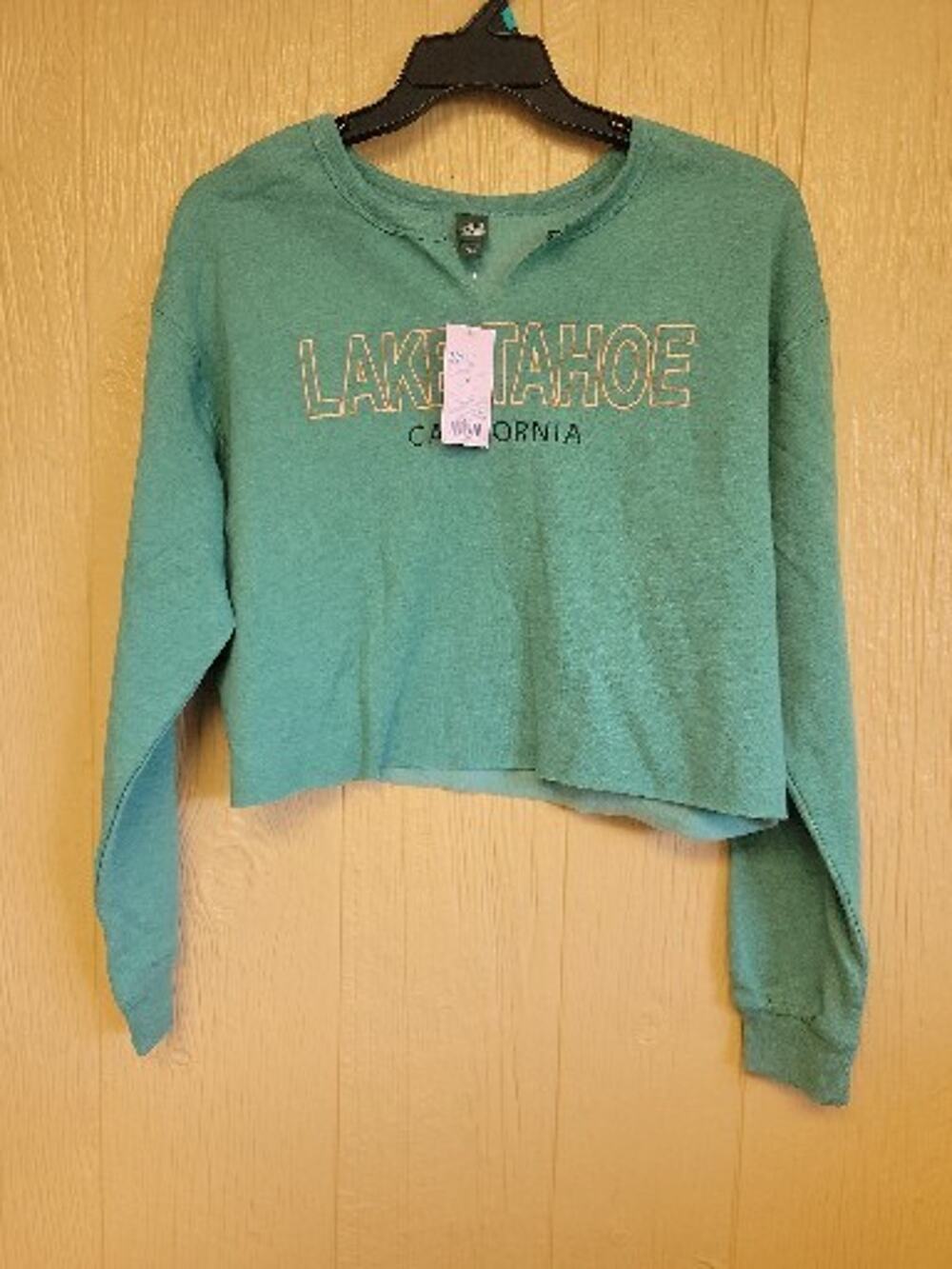 Wild Fable Lake Tahoe CA Women’s Raw Hem Cropped Sweatshirt sz Medium Green
